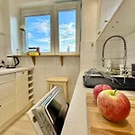 5 Ac Rondo Onz Metro Wifi 80'tv Oled Netflix Hbo Appletv Apartmán Varšava
