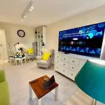 5 Ac Rondo Onz Metro Wifi 80'tv Oled Netflix Hbo Appletv Varšava