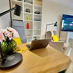 Apartmán 5 Ac Rondo Onz Metro Wifi 80'tv Oled Netflix Hbo Appletv Varšava