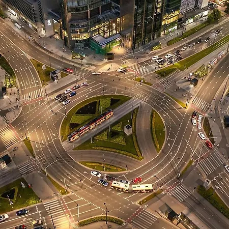 5 Ac Rondo Onz Metro Wifi 80'tv Oled Netflix Hbo Appletv Warschau