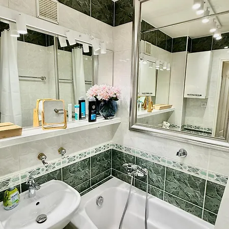 5 Ac Rondo Onz Metro Wifi 80'tv Oled Netflix Hbo Appletv * Warschau