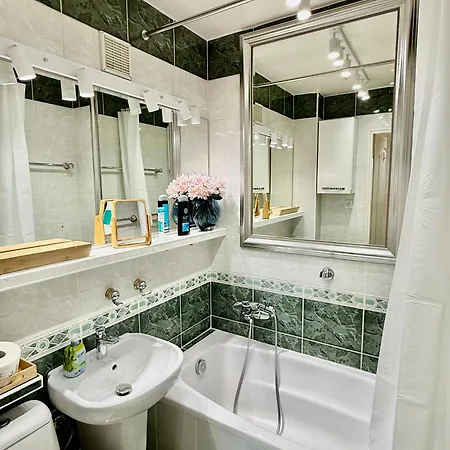 5 Ac Rondo Onz Metro Wifi 80'tv Oled Netflix Hbo Appletv Apartment Warschau