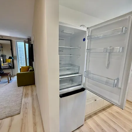 5 Ac Rondo Onz Metro Wifi 80'tv Oled Netflix Hbo Appletv Varsavia